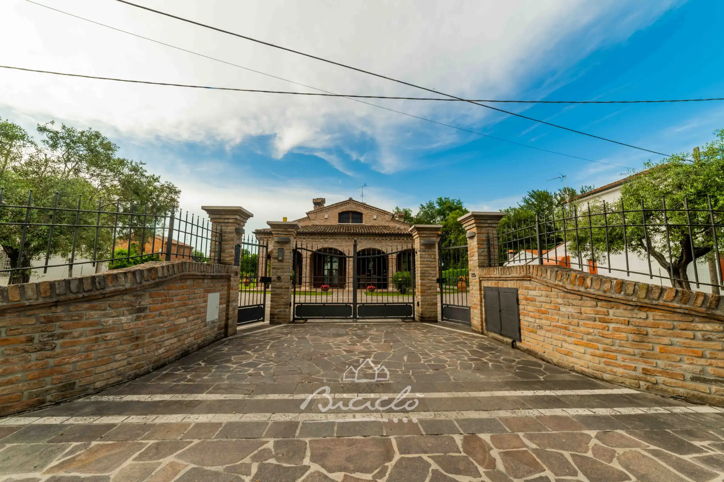 Vista cancello frontale villa Biciclo Country House Ferrara