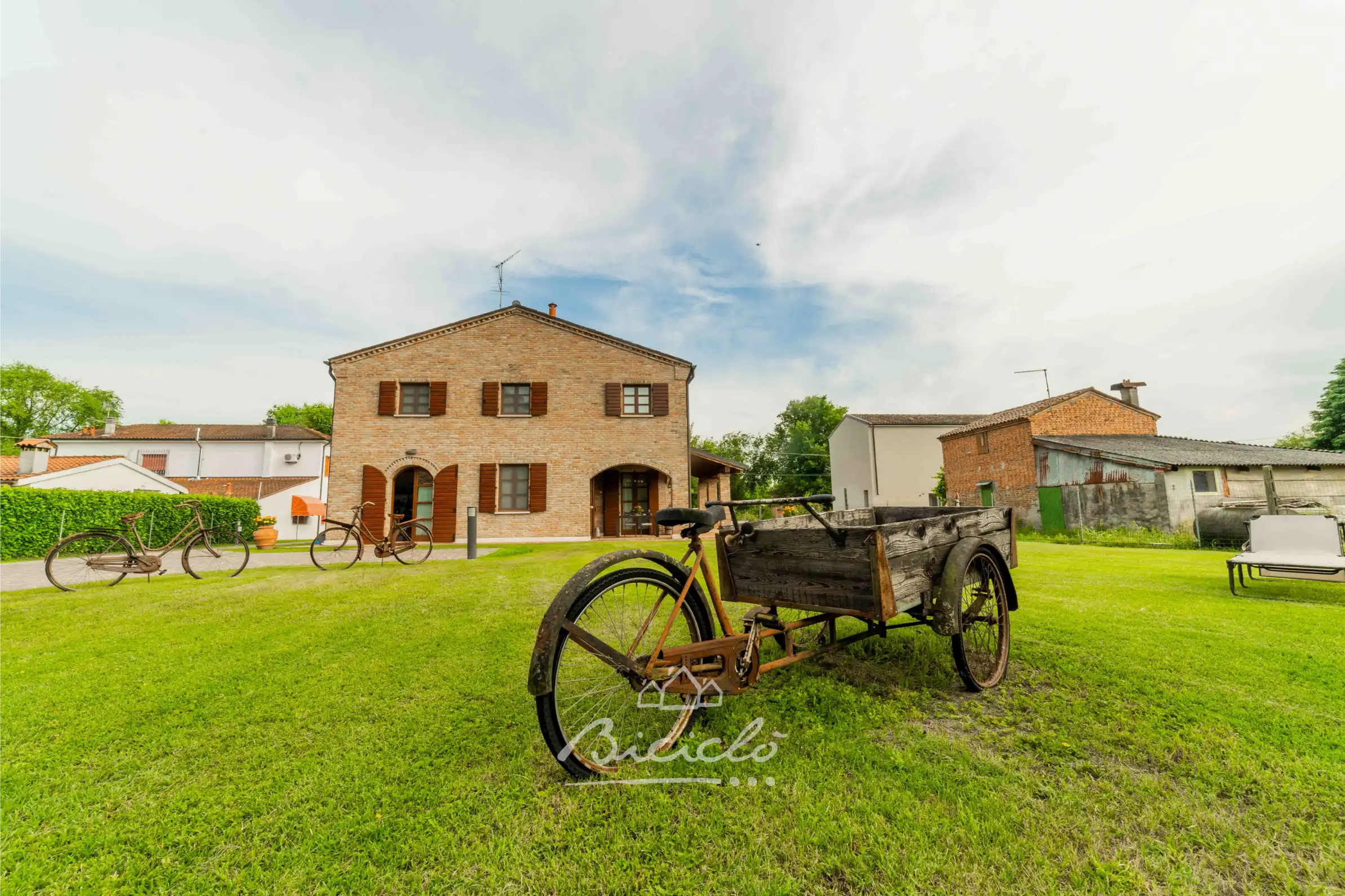 Biciletta in giardino esterno Biciclo Country House Ferrara